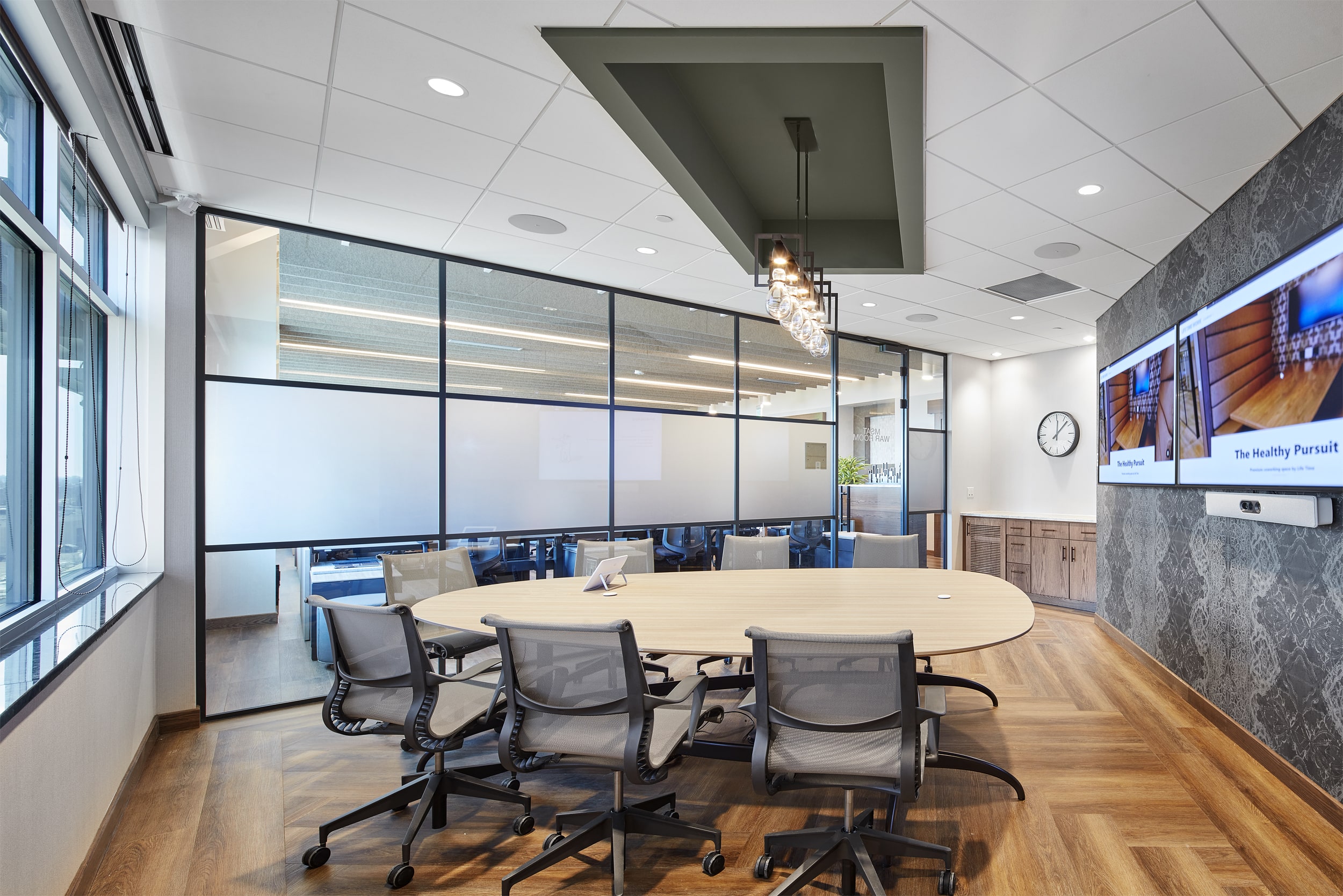 Maars Living Walls 集成在 Life Time Work 地点，作为连续的设计元素